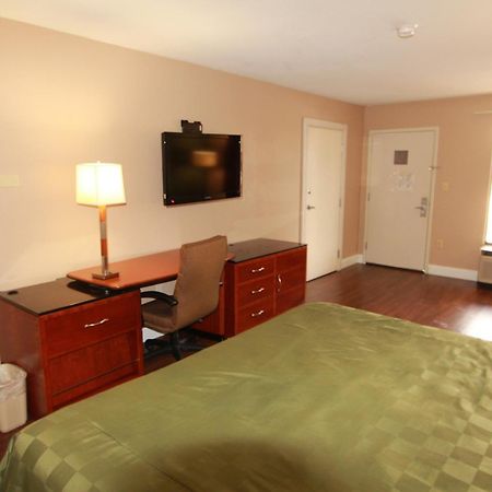 Quality Inn & Suites Near Robins Air Force Base Уорнер-Робинс Экстерьер фото