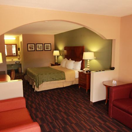Quality Inn & Suites Near Robins Air Force Base Уорнер-Робинс Экстерьер фото