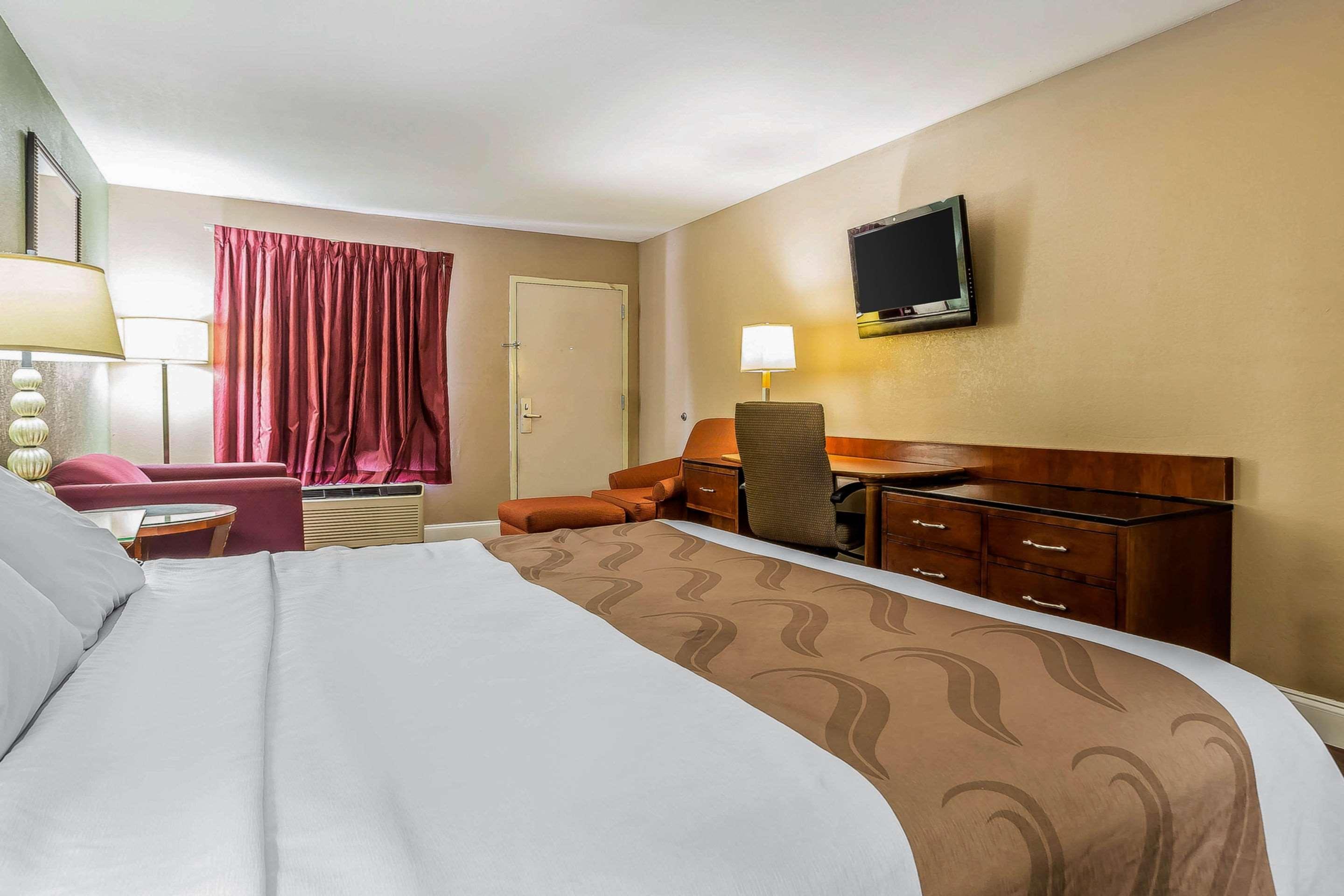 Quality Inn & Suites Near Robins Air Force Base Уорнер-Робинс Экстерьер фото
