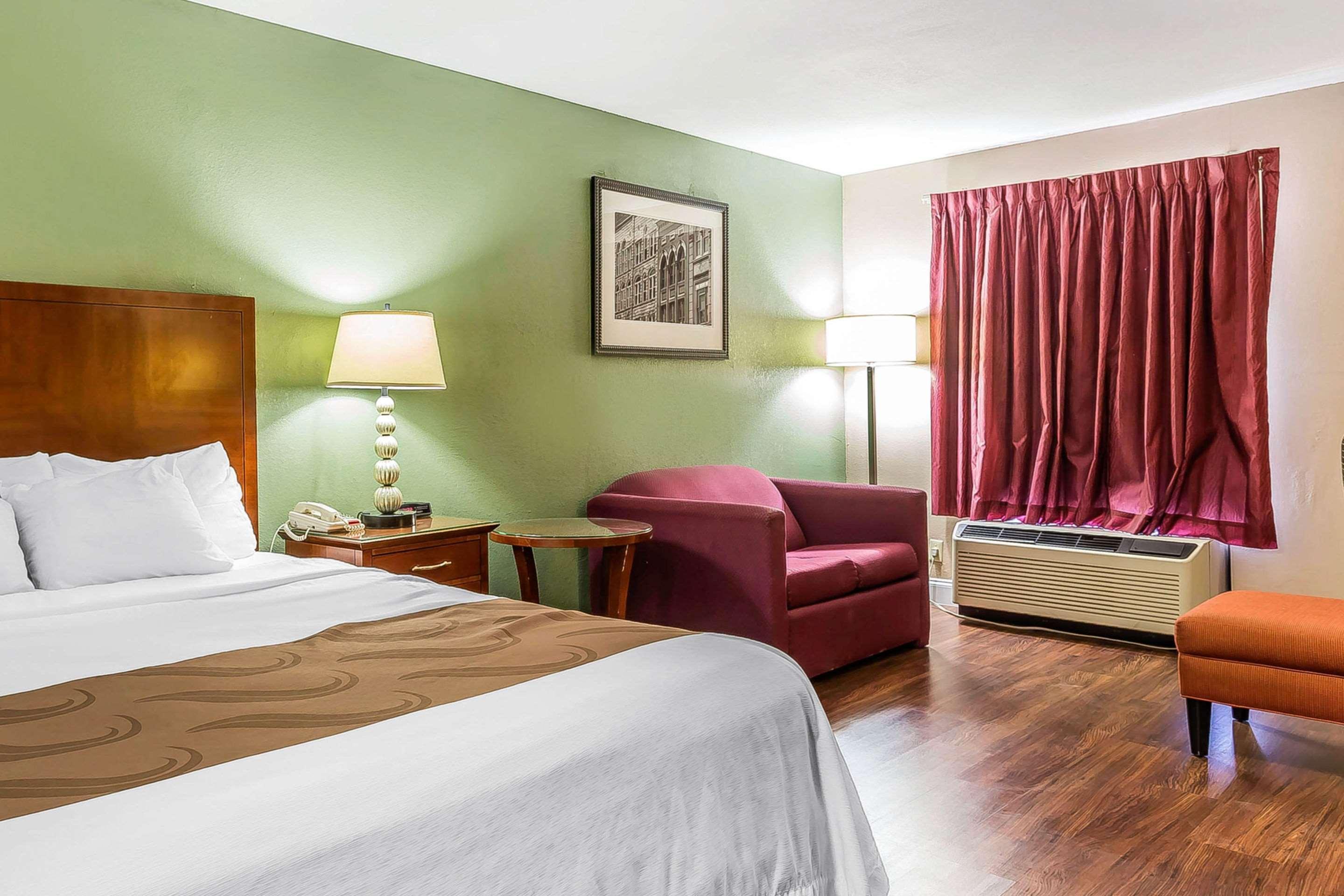 Quality Inn & Suites Near Robins Air Force Base Уорнер-Робинс Экстерьер фото