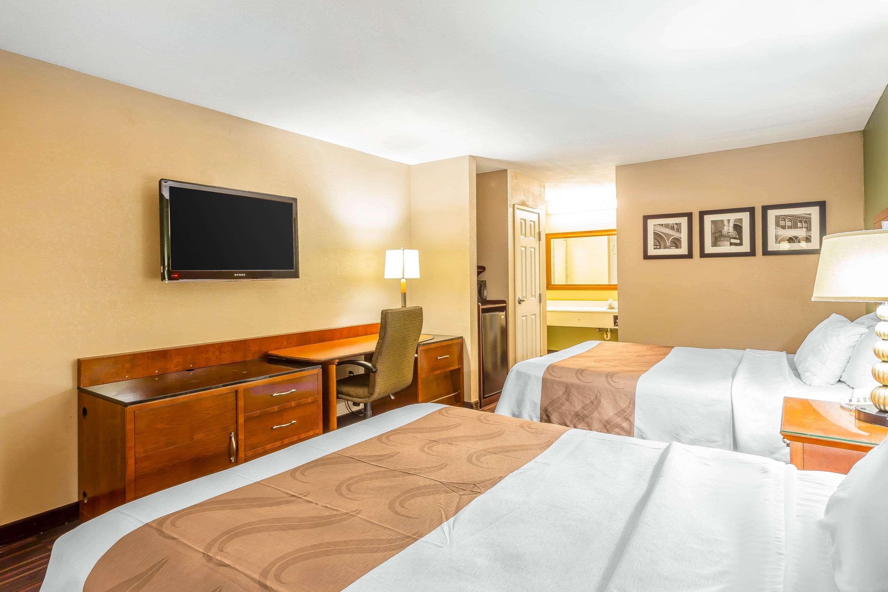 Quality Inn & Suites Near Robins Air Force Base Уорнер-Робинс Экстерьер фото