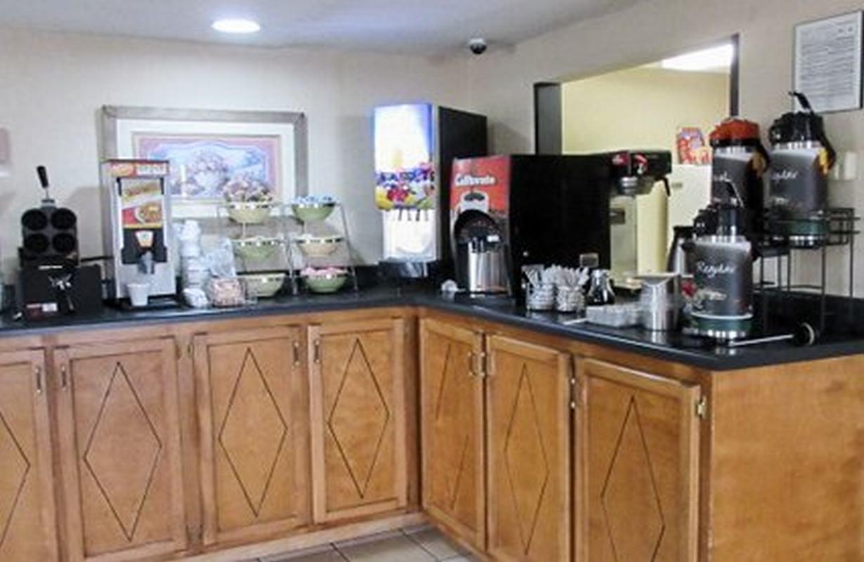Quality Inn & Suites Near Robins Air Force Base Уорнер-Робинс Экстерьер фото