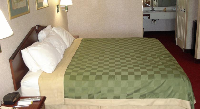 Quality Inn & Suites Near Robins Air Force Base Уорнер-Робинс Экстерьер фото