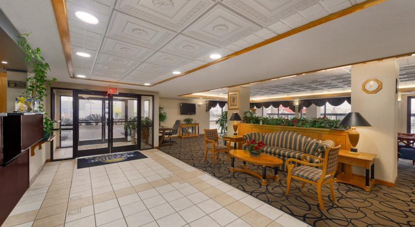 Quality Inn & Suites Near Robins Air Force Base Уорнер-Робинс Экстерьер фото