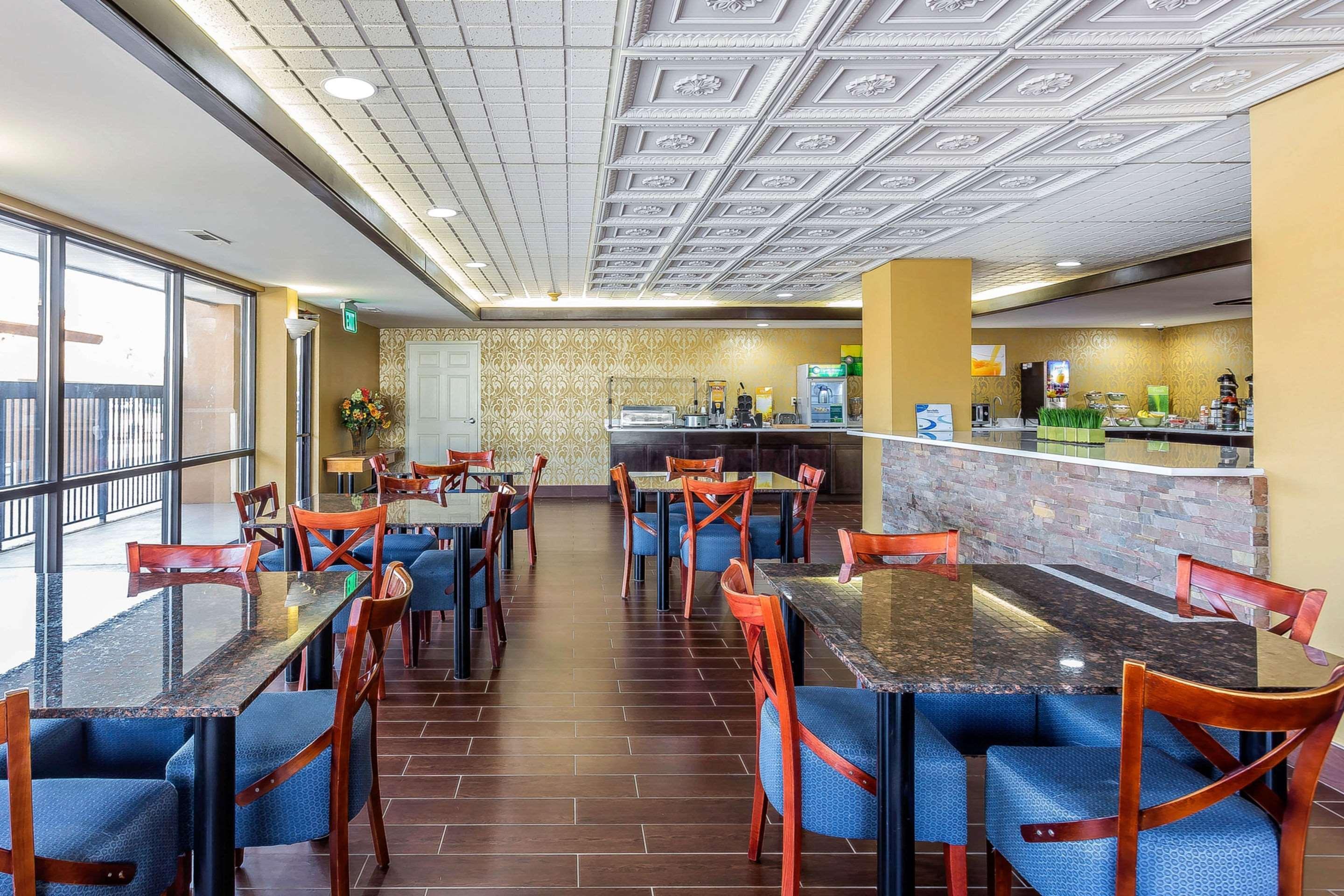 Quality Inn & Suites Near Robins Air Force Base Уорнер-Робинс Экстерьер фото