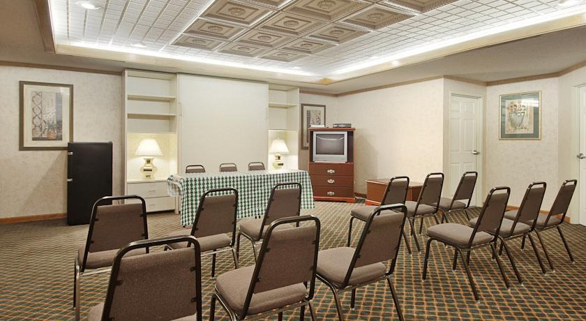 Quality Inn & Suites Near Robins Air Force Base Уорнер-Робинс Экстерьер фото
