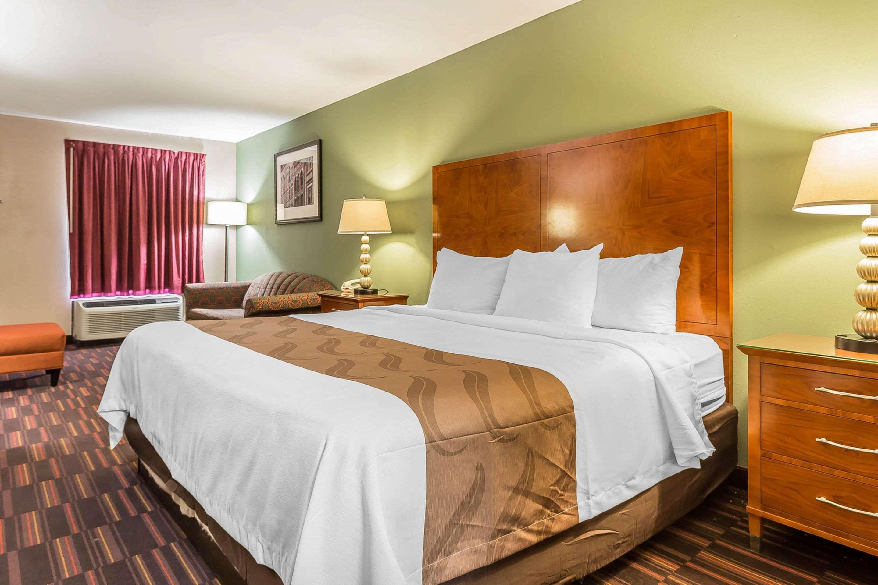 Quality Inn & Suites Near Robins Air Force Base Уорнер-Робинс Экстерьер фото