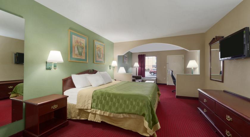 Quality Inn & Suites Near Robins Air Force Base Уорнер-Робинс Экстерьер фото