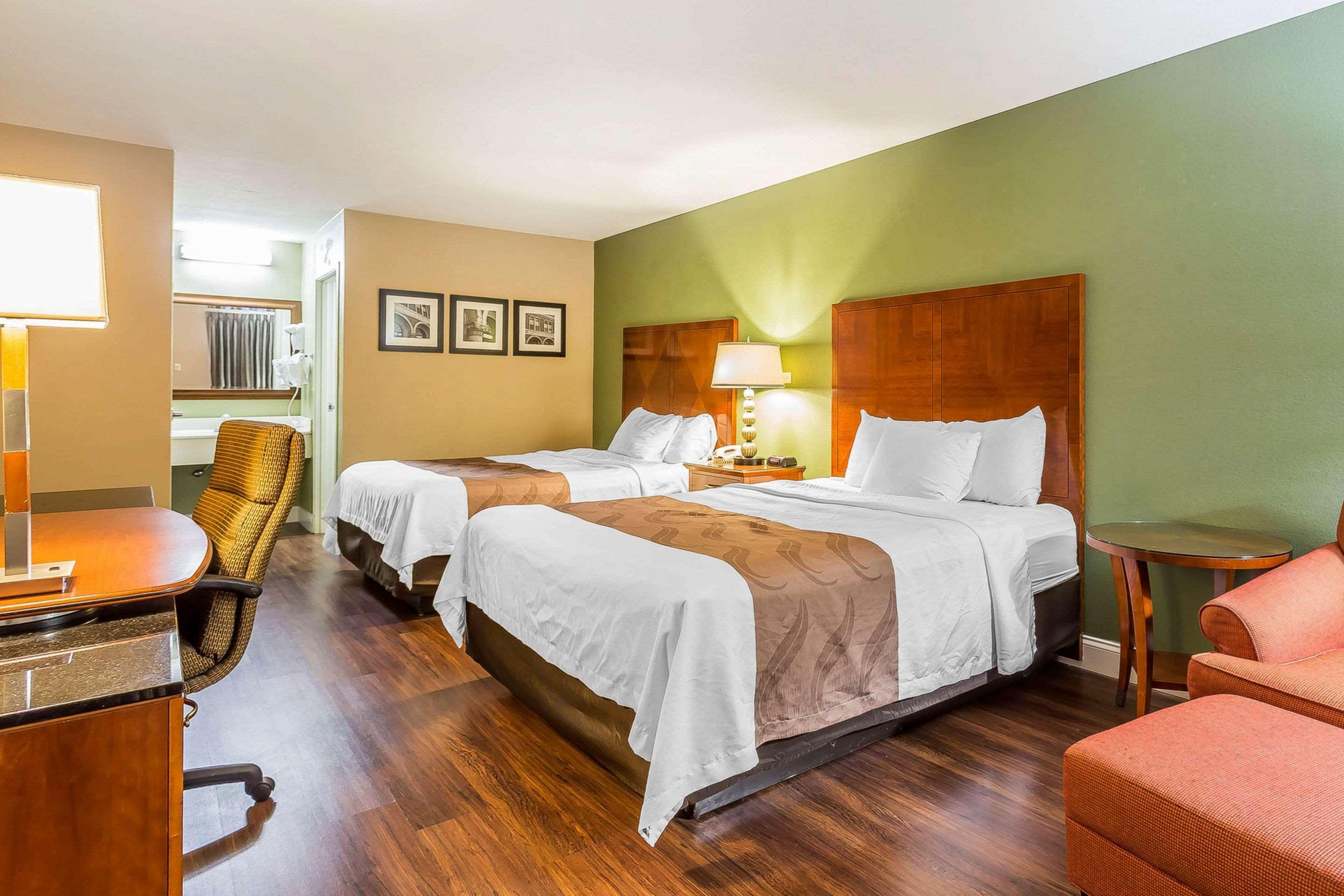Quality Inn & Suites Near Robins Air Force Base Уорнер-Робинс Экстерьер фото