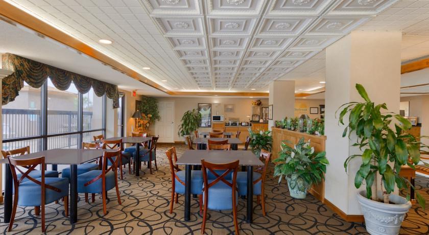 Quality Inn & Suites Near Robins Air Force Base Уорнер-Робинс Экстерьер фото