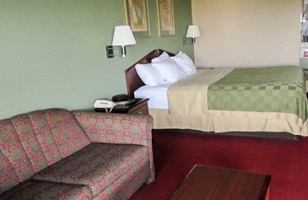 Quality Inn & Suites Near Robins Air Force Base Уорнер-Робинс Экстерьер фото