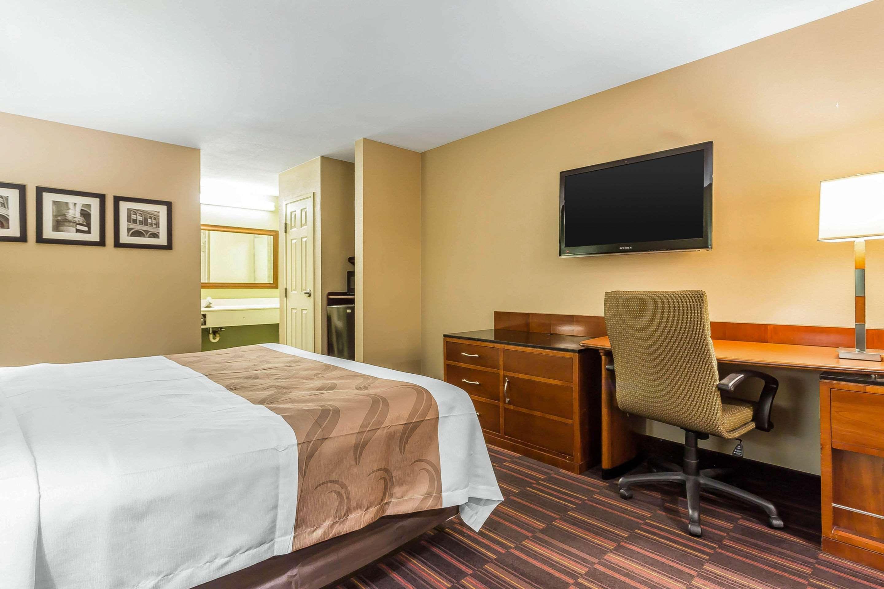 Quality Inn & Suites Near Robins Air Force Base Уорнер-Робинс Экстерьер фото