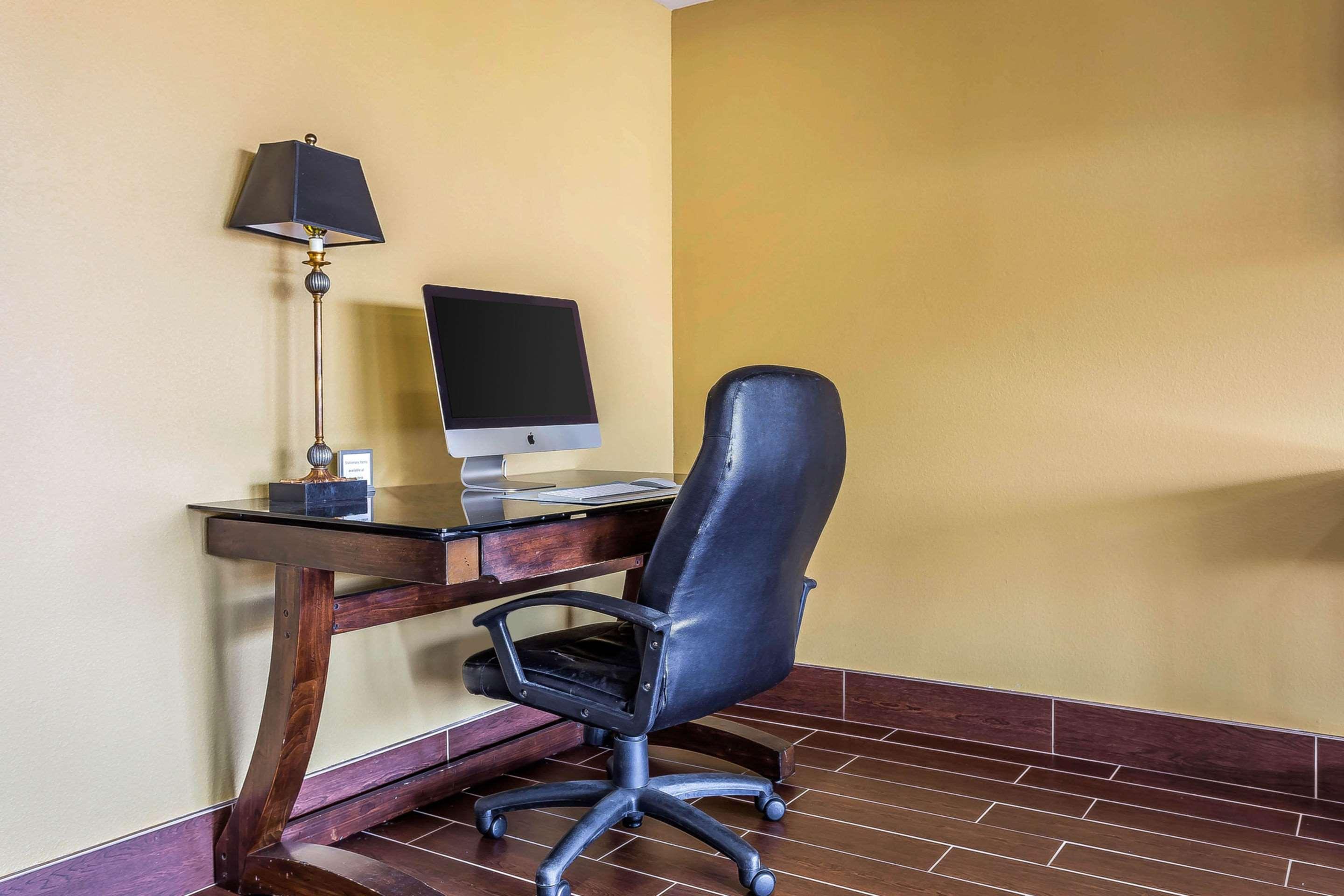 Quality Inn & Suites Near Robins Air Force Base Уорнер-Робинс Экстерьер фото