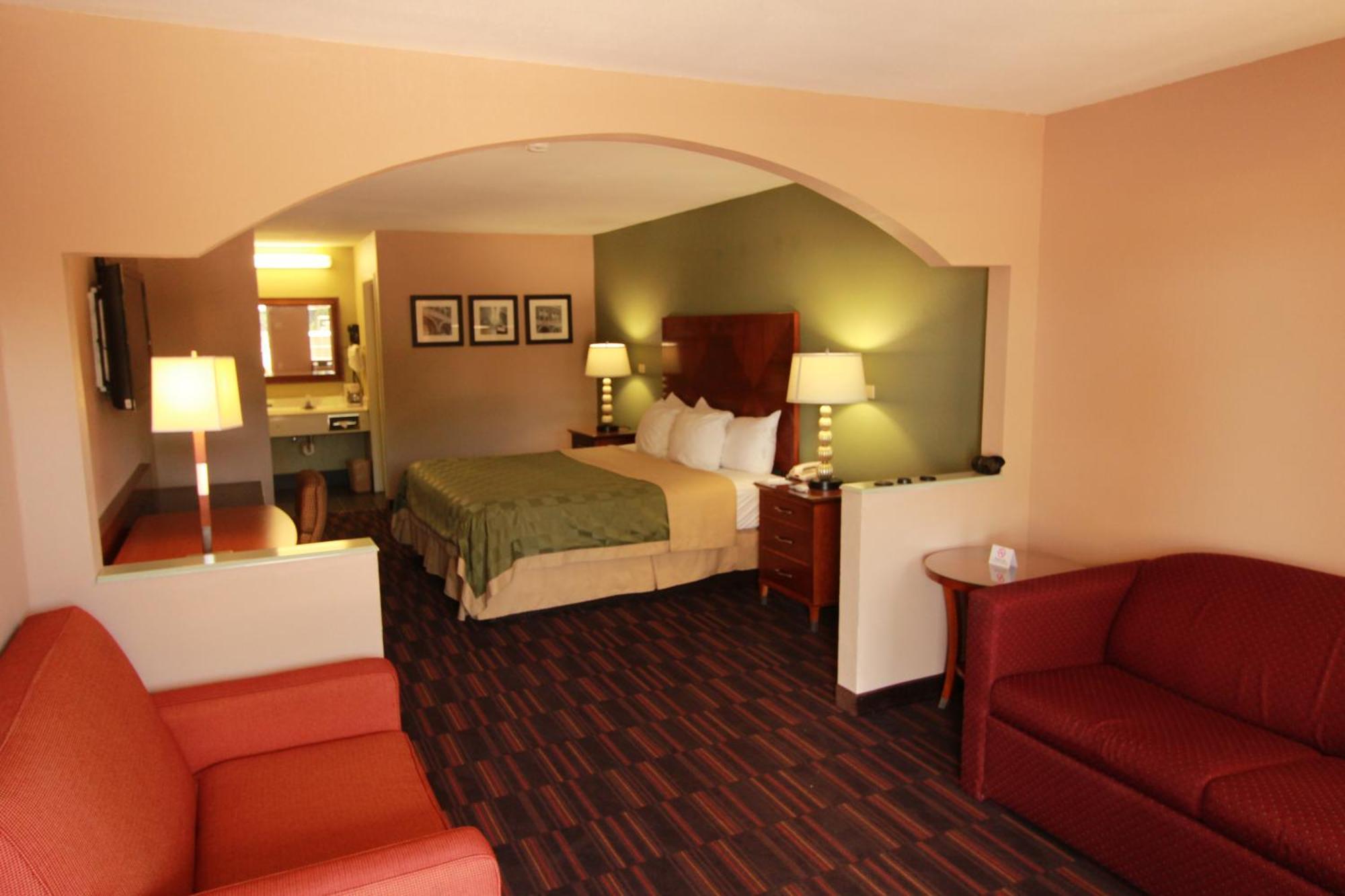 Quality Inn & Suites Near Robins Air Force Base Уорнер-Робинс Экстерьер фото