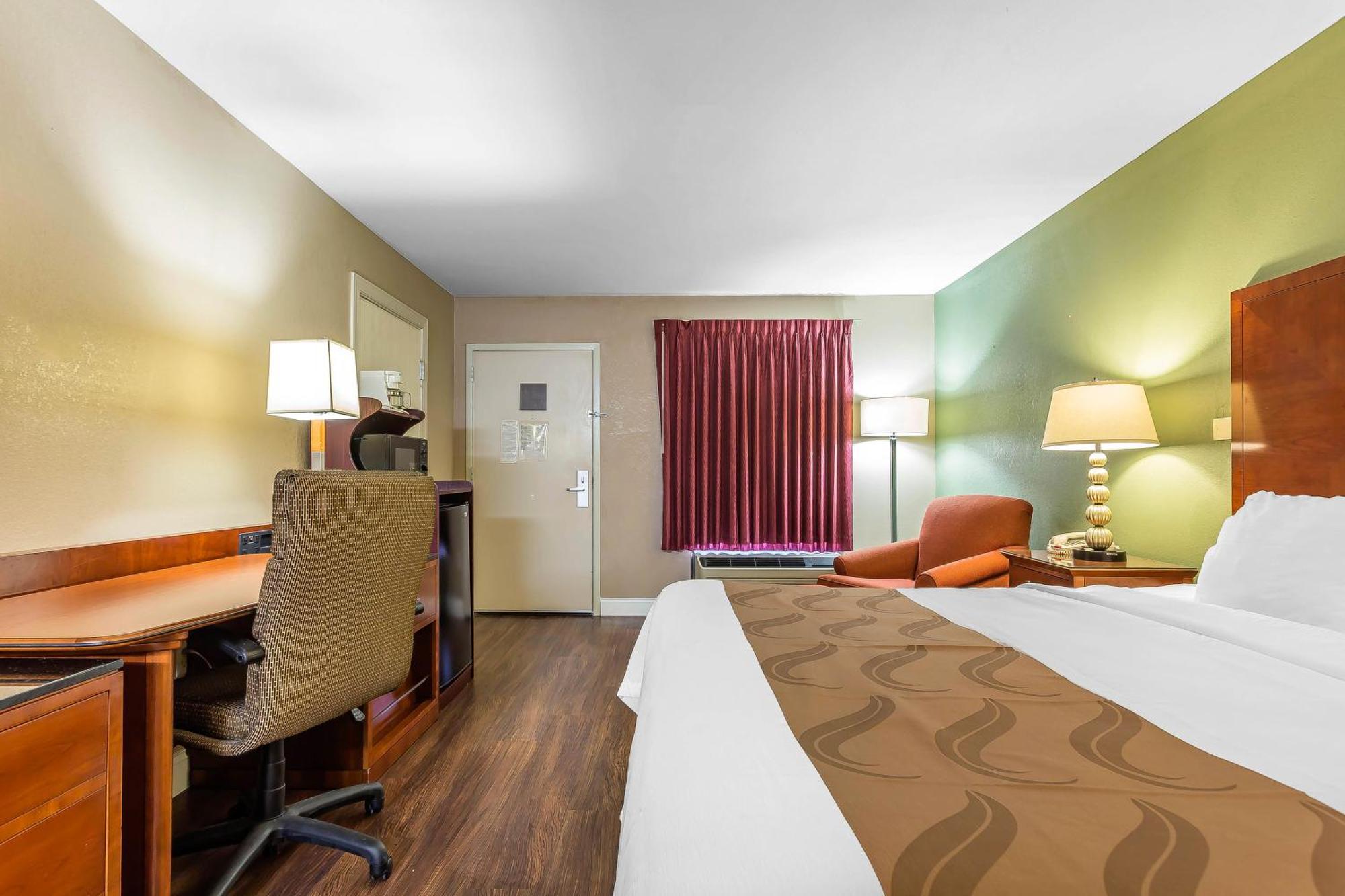 Quality Inn & Suites Near Robins Air Force Base Уорнер-Робинс Экстерьер фото