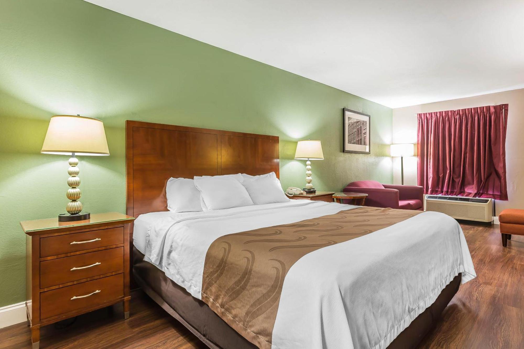 Quality Inn & Suites Near Robins Air Force Base Уорнер-Робинс Экстерьер фото