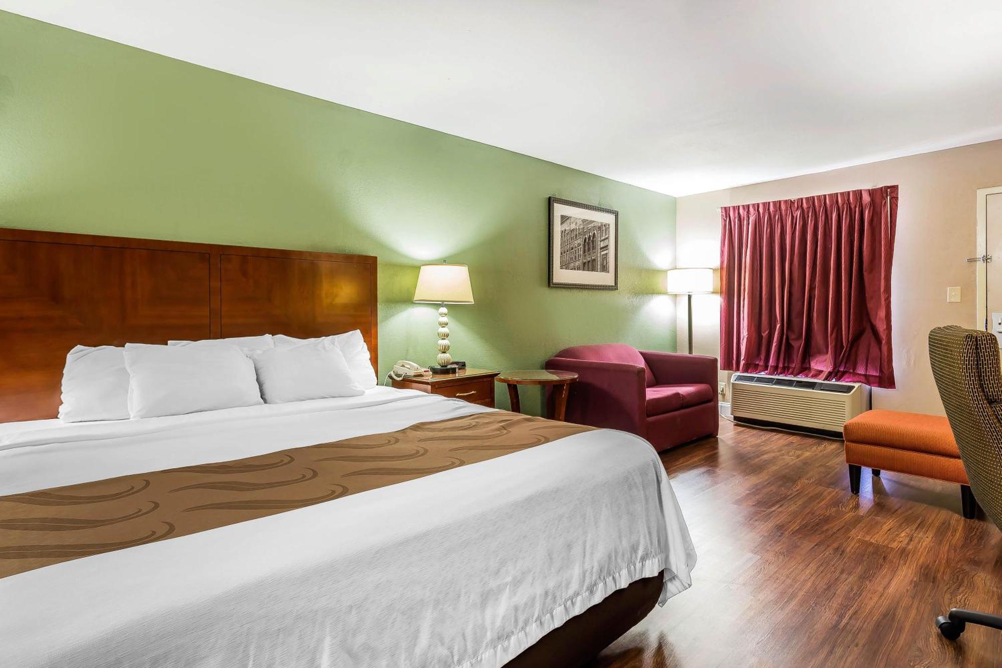Quality Inn & Suites Near Robins Air Force Base Уорнер-Робинс Экстерьер фото