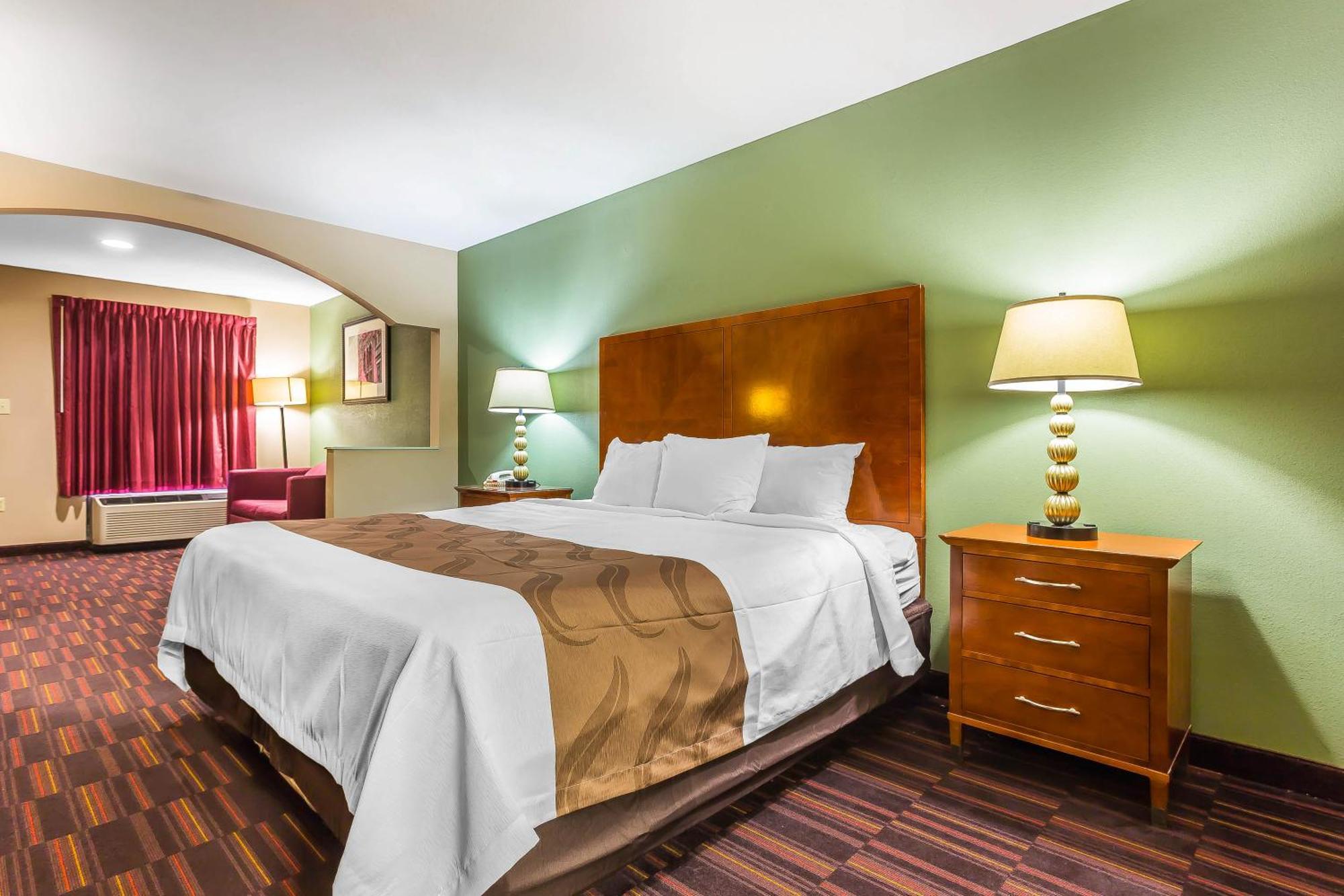Quality Inn & Suites Near Robins Air Force Base Уорнер-Робинс Экстерьер фото