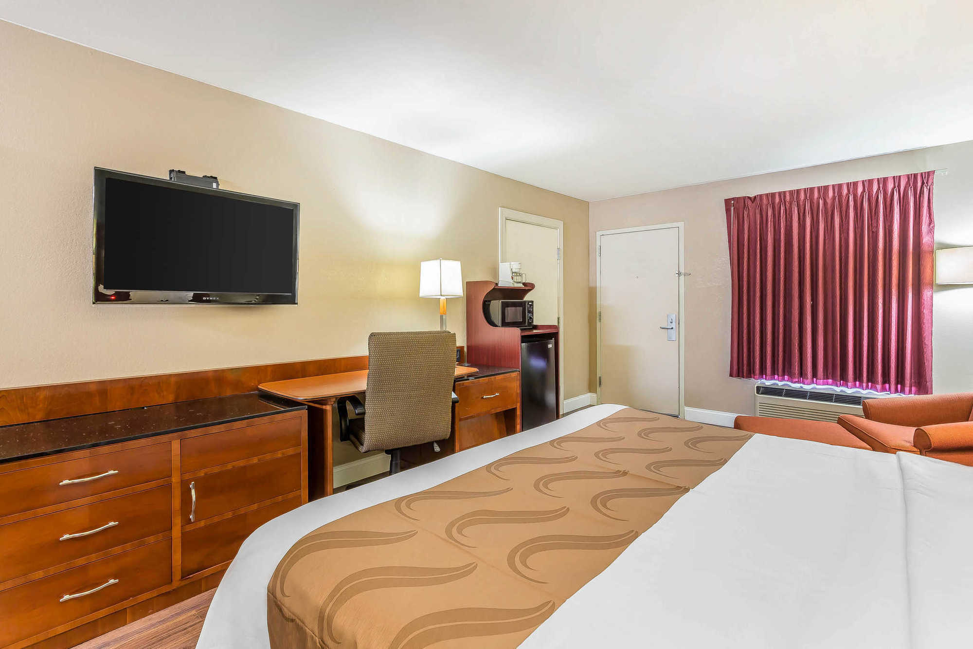 Quality Inn & Suites Near Robins Air Force Base Уорнер-Робинс Номер фото