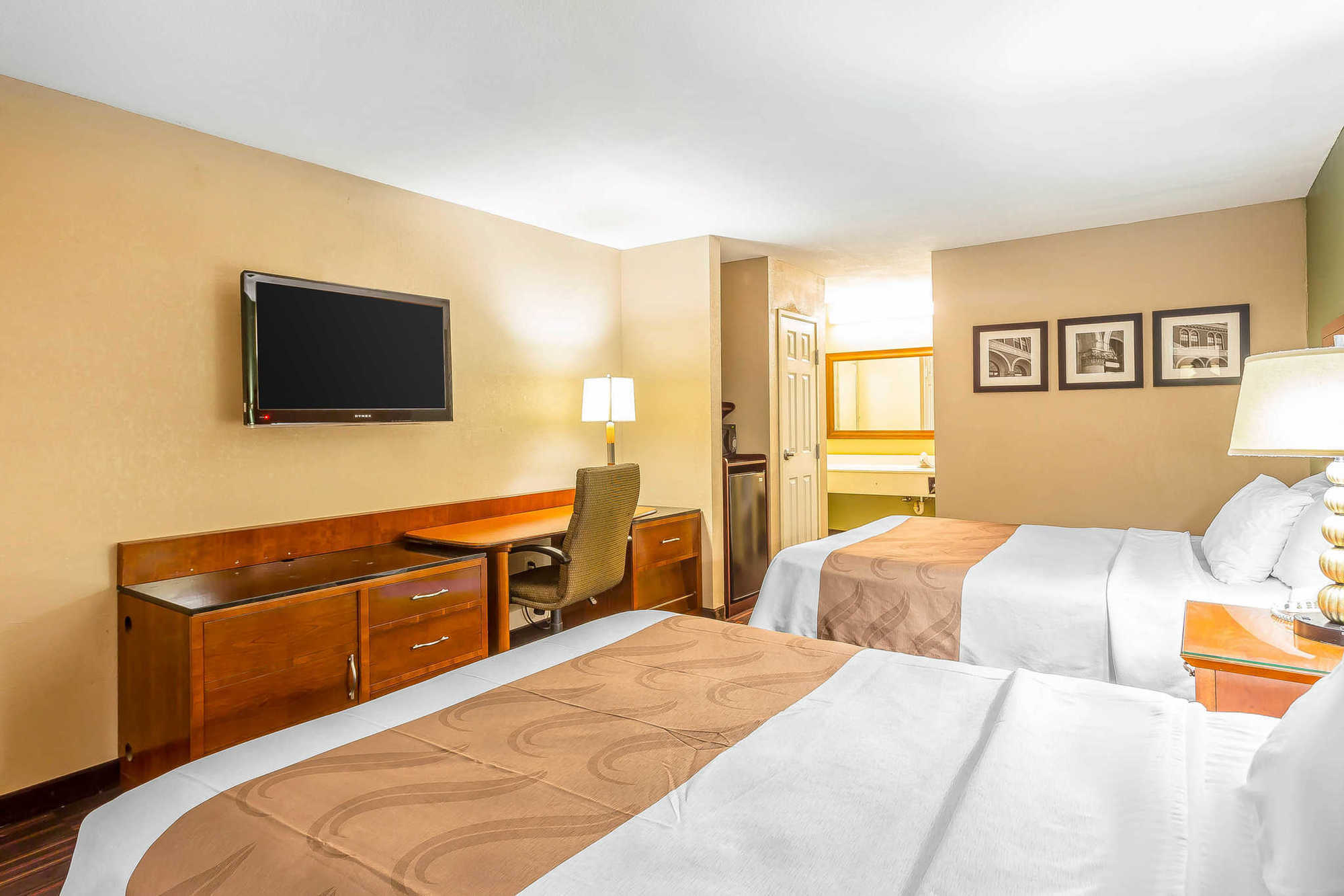 Quality Inn & Suites Near Robins Air Force Base Уорнер-Робинс Номер фото